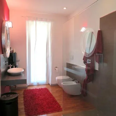 Violetta Villa *