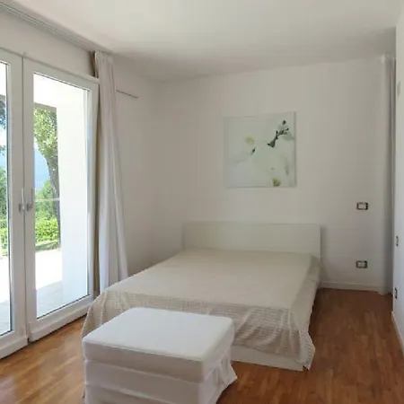 Violetta Villa Luino